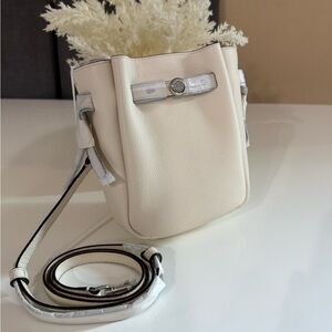 NWT. Tory burch romy small light cream crossbody bag 171002